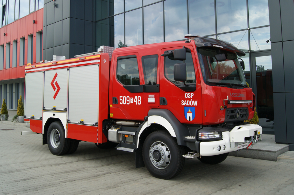 OSP w Sadowie z nowym średnim samochodem pożarniczym
